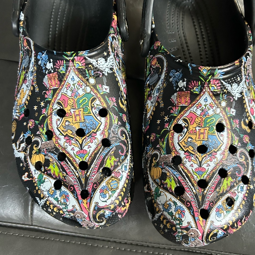 Harry Potter CROCS Black and Multicolor Patterned Clogs - Picture 2 of 8